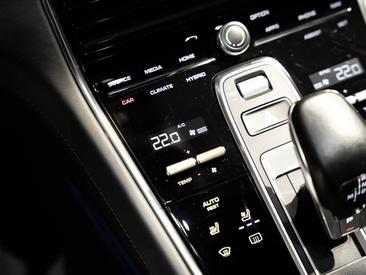 Porsche Panamera II 4 E-Hybrid — photo 29