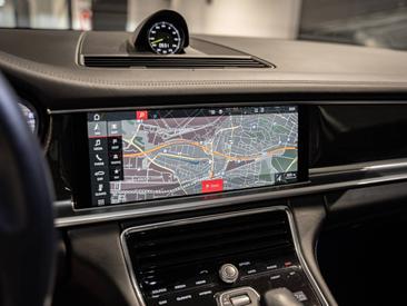 Porsche Panamera II 4 E-Hybrid — photo 31