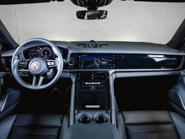 Porsche Panamera III 4 E-Hybrid — photo 18