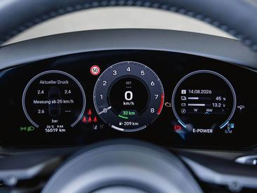 Porsche Panamera III 4 E-Hybrid — photo 32