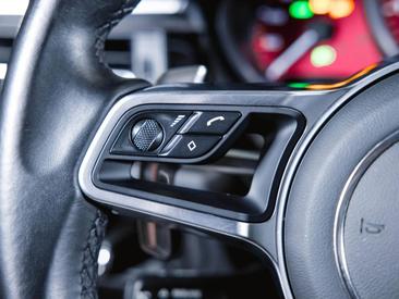 Porsche Macan GTS — photo 31