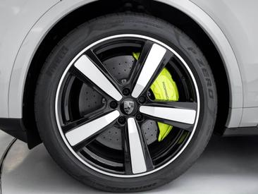 Porsche Cayenne III Turbo E-Hybrid — photo 6