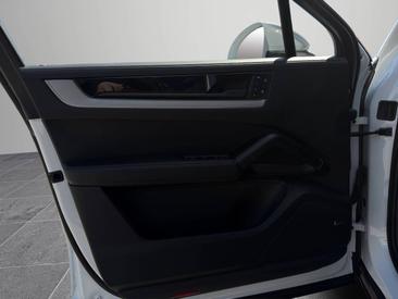 Porsche Cayenne III E-Hybrid Coupé — photo 15
