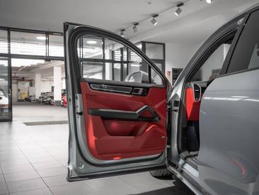 Porsche Cayenne III GTS Coupé — photo 11