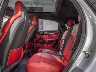 Porsche Cayenne III GTS Coupé — photo 16