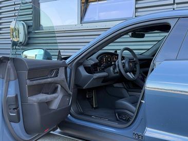 Porsche Taycan ph2 GTS — photo 14