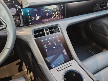 Porsche Taycan ph2 Black Edition — photo 16