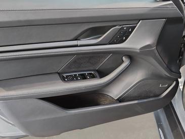 Porsche Taycan ph2 Black Edition — photo 19