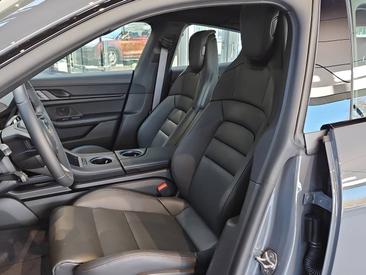 Porsche Taycan ph2 Black Edition — photo 22