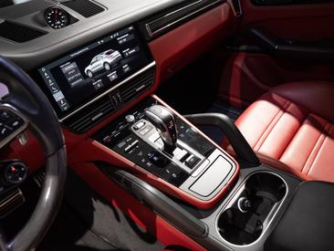 Porsche Cayenne III GTS Coupé — photo 28