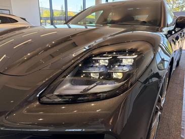 Porsche Panamera III 4 E-Hybrid — photo 9