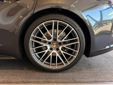 Porsche Panamera III 4 E-Hybrid — photo 11