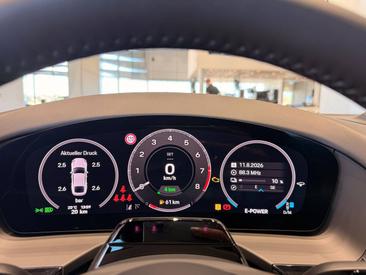 Porsche Panamera III 4 E-Hybrid — photo 17
