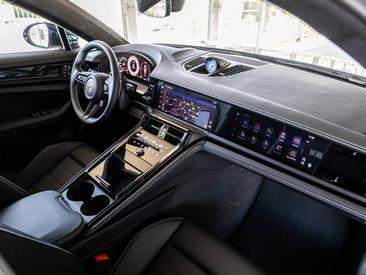 Porsche Panamera III GTS — photo 39
