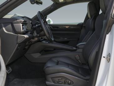 Porsche Macan Electrique Turbo — photo 17