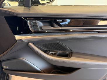 Porsche Panamera III 4 E-Hybrid — photo 28