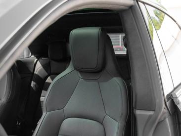 Porsche Macan Electrique Turbo — photo 32