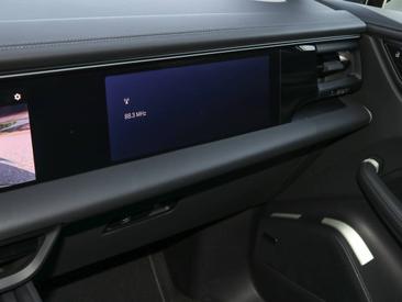 Porsche Macan Electrique Turbo — photo 24