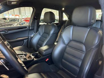 Porsche Macan S — photo 16