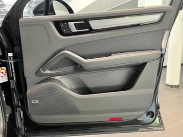 Porsche Cayenne III Coupé Platinum Edition — photo 21