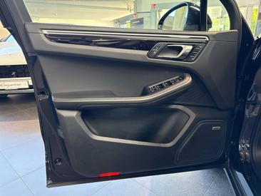 Porsche Macan S — photo 19