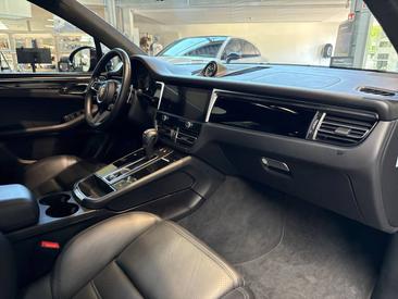 Porsche Macan S — photo 22