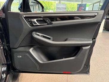 Porsche Macan S — photo 25
