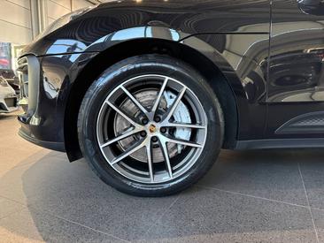 Porsche Macan S — photo 27
