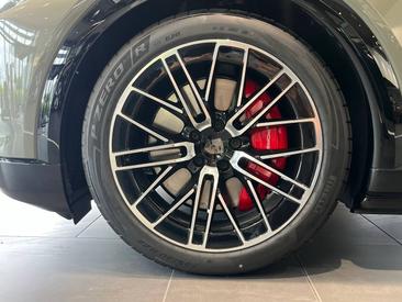 Porsche Cayenne E4 Turbo Electric — photo 6