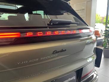 Porsche Cayenne E4 Turbo Electric — photo 7