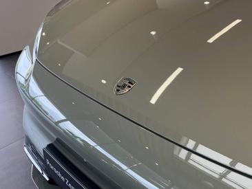 Porsche Cayenne E4 Turbo Electric — photo 10