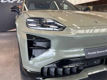 Porsche Cayenne E4 Turbo Electric — photo 11