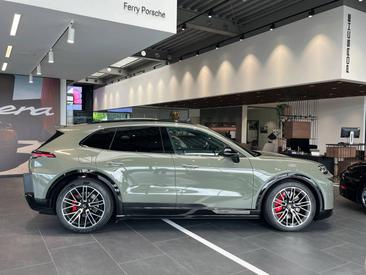 Porsche Cayenne E4 Turbo Electric — photo 15