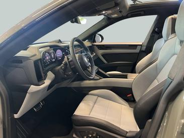Porsche Cayenne E4 Turbo Electric — photo 16