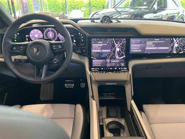 Porsche Cayenne E4 Turbo Electric — photo 18
