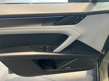 Porsche Cayenne E4 Turbo Electric — photo 24