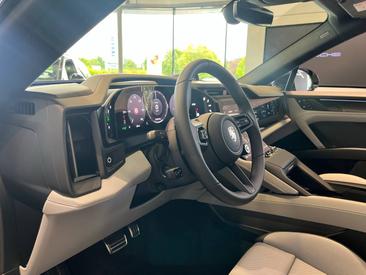 Porsche Cayenne E4 Turbo Electric — photo 25