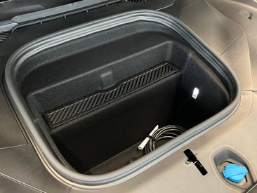 Porsche Cayenne E4 Turbo Electric — photo 35