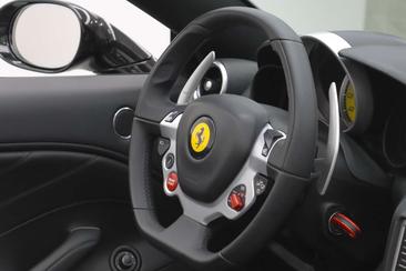Ferrari California T — photo 17