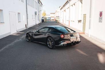 Ferrari F12 Berlinetta — photo 28