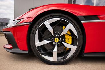 Ferrari 12 Cilindri — photo 21