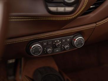 Ferrari 488 Spider — photo 41