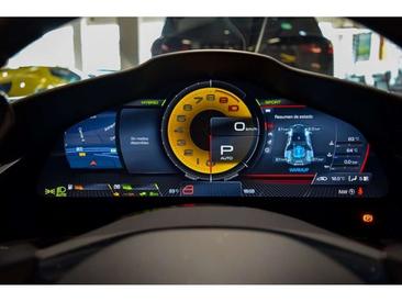 Ferrari SF90 Spider — photo 9