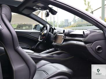 Ferrari GTC4Lusso — photo 8
