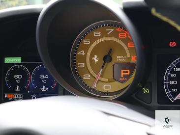 Ferrari GTC4Lusso — photo 12