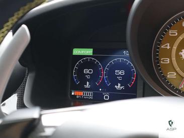 Ferrari GTC4Lusso — photo 13