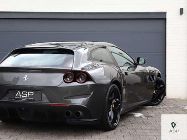 Ferrari GTC4Lusso — photo 19