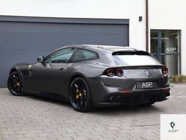 Ferrari GTC4Lusso — photo 21