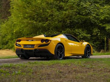 Ferrari F8 Spider — photo 2