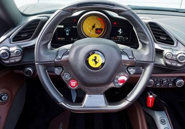 Ferrari 488 — photo 10